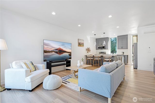 8522 23rd Avenue NE, Seattle, WA 98115