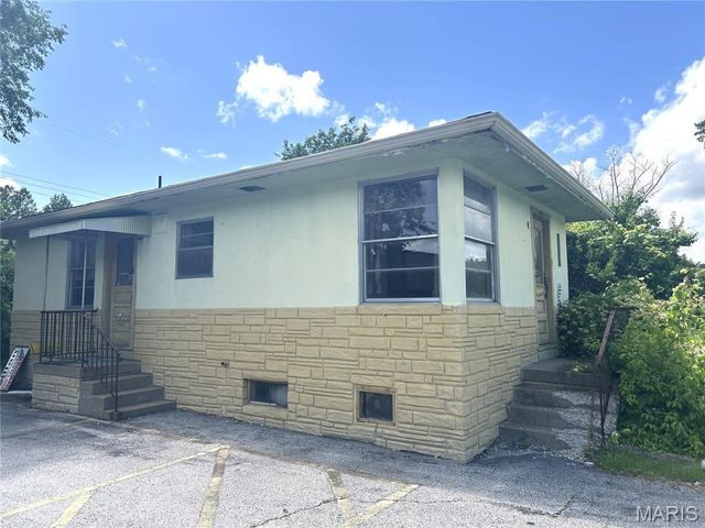 1823 N Belt, Belleville, IL 62221