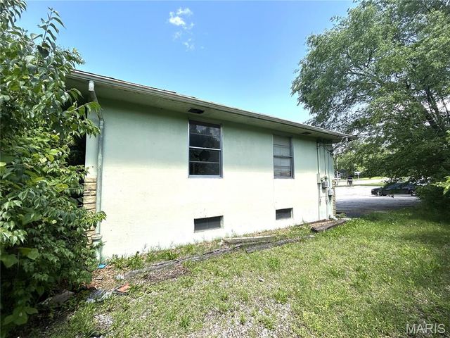 1823 N Belt, Belleville, IL 62221