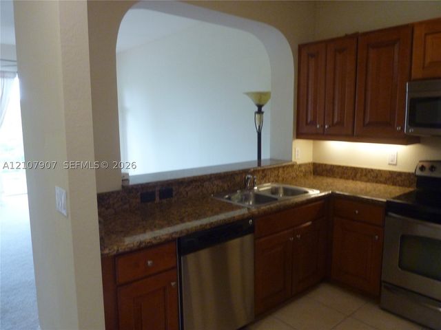3500 Oaks Clubhouse Dr 308, Pompano Beach, FL 33069