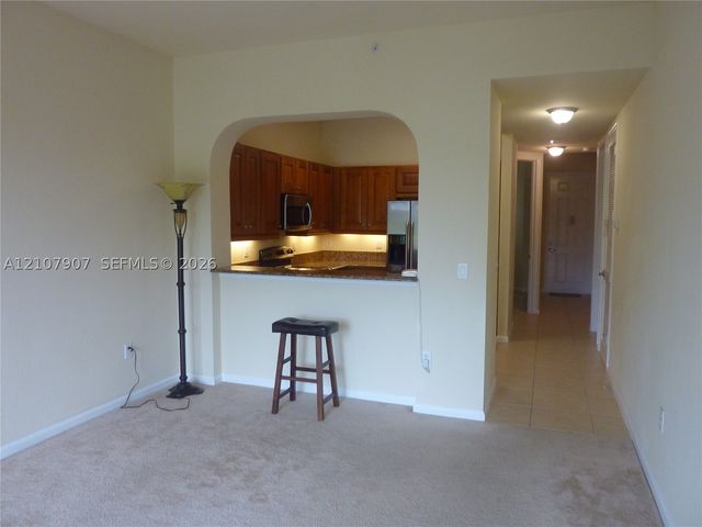 3500 Oaks Clubhouse Dr 308, Pompano Beach, FL 33069