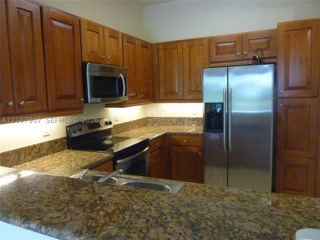 3500 Oaks Clubhouse Dr 308, Pompano Beach, FL 33069
