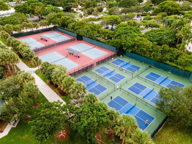 3500 Oaks Clubhouse Dr 308, Pompano Beach, FL 33069