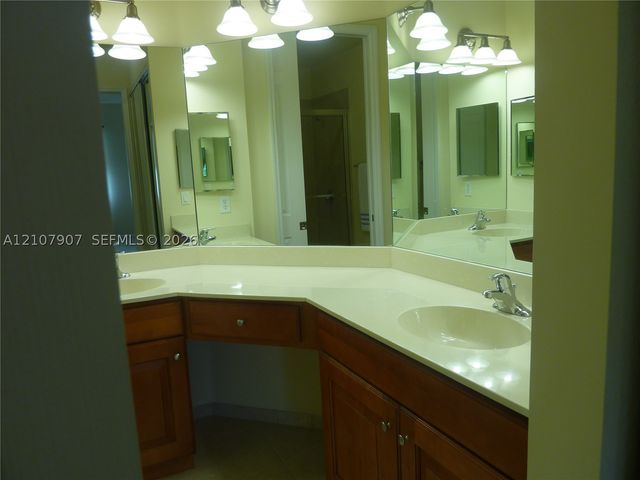 3500 Oaks Clubhouse Dr 308, Pompano Beach, FL 33069