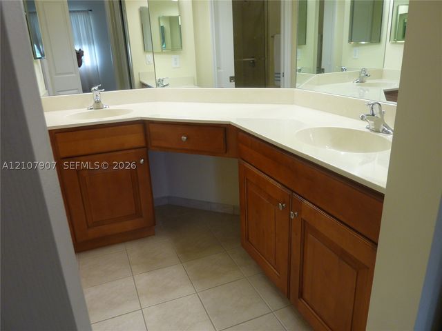 3500 Oaks Clubhouse Dr 308, Pompano Beach, FL 33069