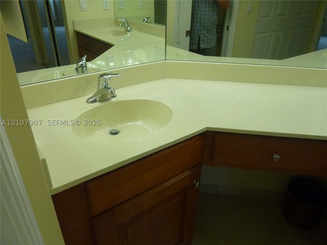 3500 Oaks Clubhouse Dr 308, Pompano Beach, FL 33069