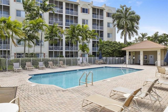 3500 Oaks Clubhouse Dr 308, Pompano Beach, FL 33069