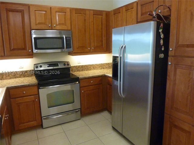 3500 Oaks Clubhouse Dr 308, Pompano Beach, FL 33069