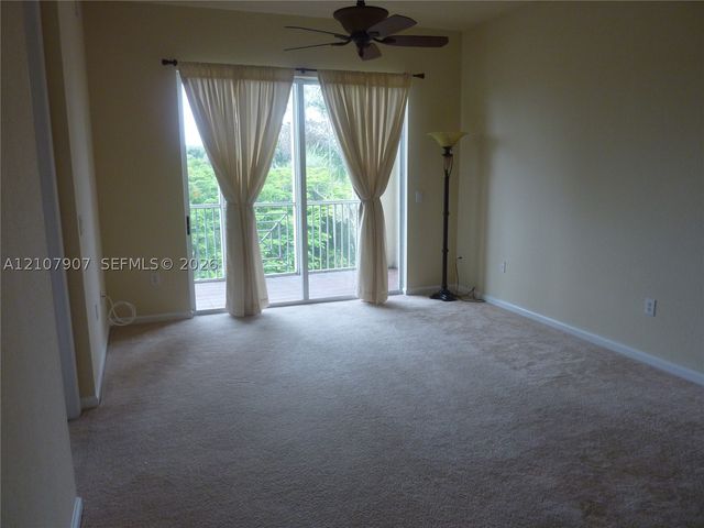3500 Oaks Clubhouse Dr 308, Pompano Beach, FL 33069