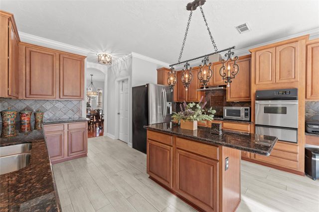 2922 Travick Lane, Houston, TX 77073