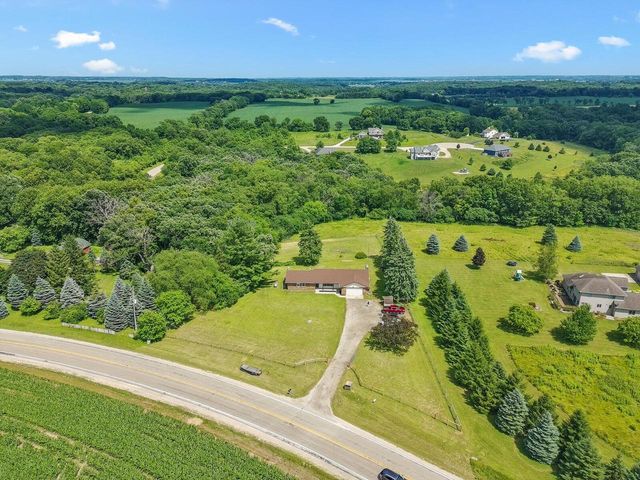 N7070 County Road P, Delavan, WI 53115