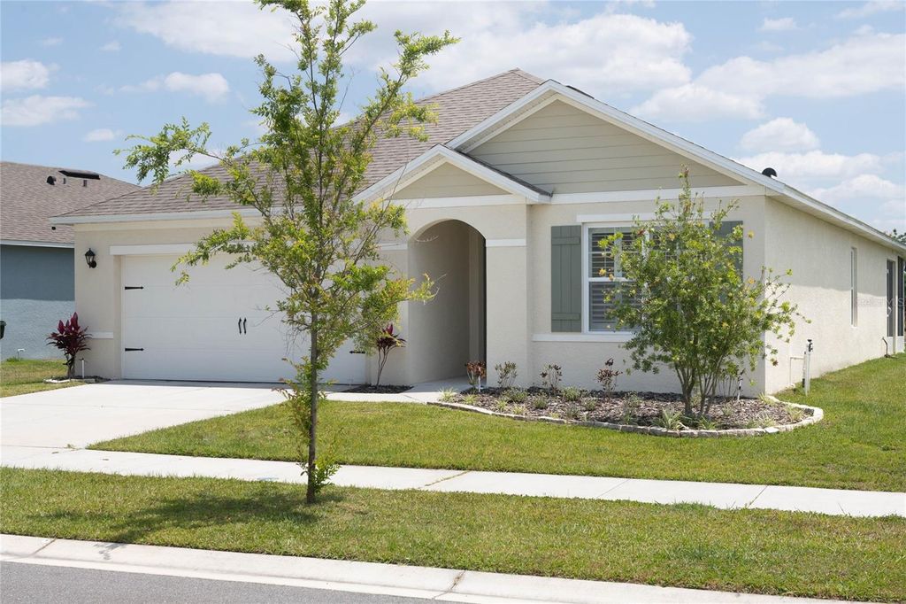 Image 41 of property listing at 5688 SILTSTONE STREET, Lakeland, FL 33811