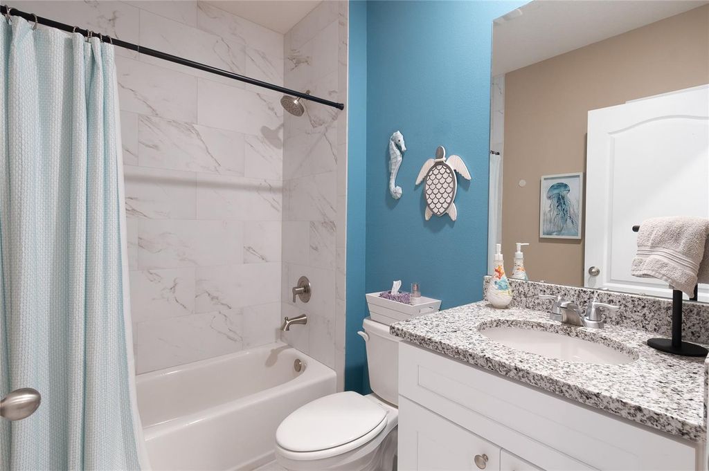 Image 6 of property listing at 5688 SILTSTONE STREET, Lakeland, FL 33811