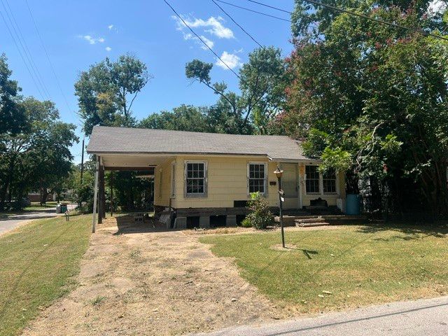 1103 Pine Street, Bonham, TX 75418