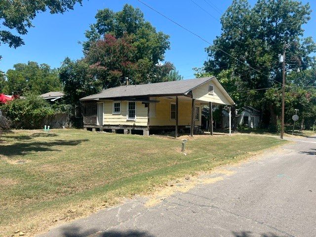 1103 Pine Street, Bonham, TX 75418