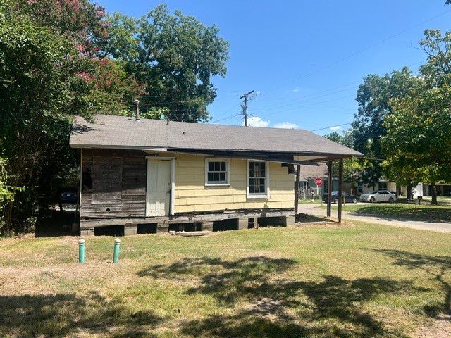 1103 Pine Street, Bonham, TX 75418