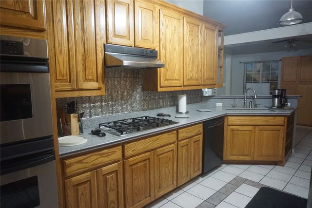 610 S Lillis Lane, Denison, TX 75020