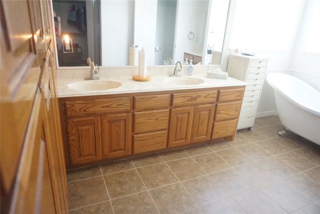 610 S Lillis Lane, Denison, TX 75020