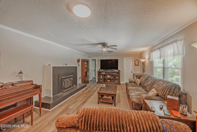614 Forest Lane, Wallace, NC 28466