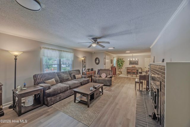614 Forest Lane, Wallace, NC 28466