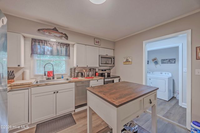 614 Forest Lane, Wallace, NC 28466