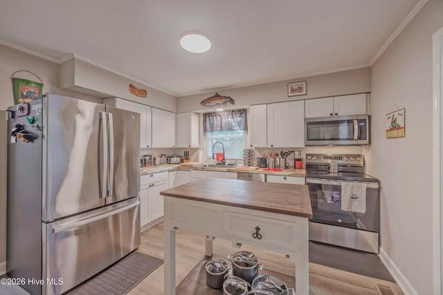 614 Forest Lane, Wallace, NC 28466