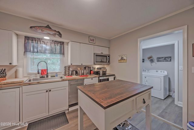 614 Forest Lane, Wallace, NC 28466