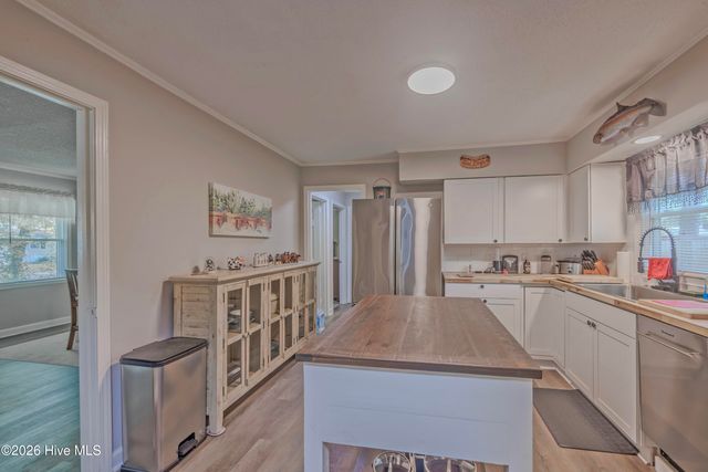 614 Forest Lane, Wallace, NC 28466