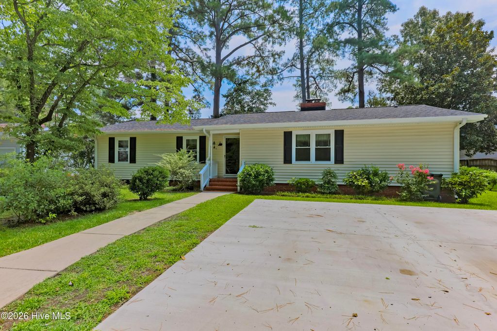 614 Forest Lane, Wallace, NC 28466