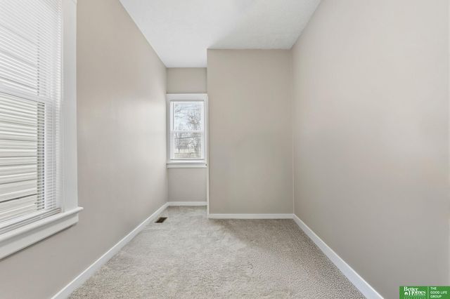 828 S 21st Street, Omaha, NE 68108