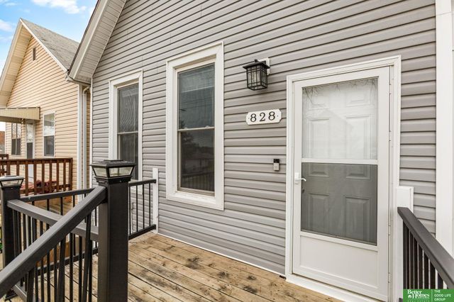 828 S 21st Street, Omaha, NE 68108