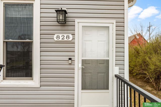 828 S 21st Street, Omaha, NE 68108