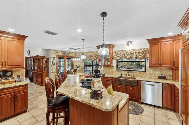 5371 Cougars Prowl, Lake Worth, FL 33449
