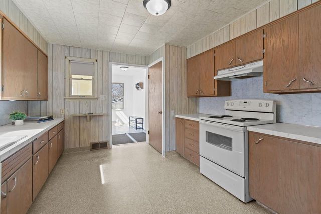 571 GROVE STREET, Neenah, WI 54956