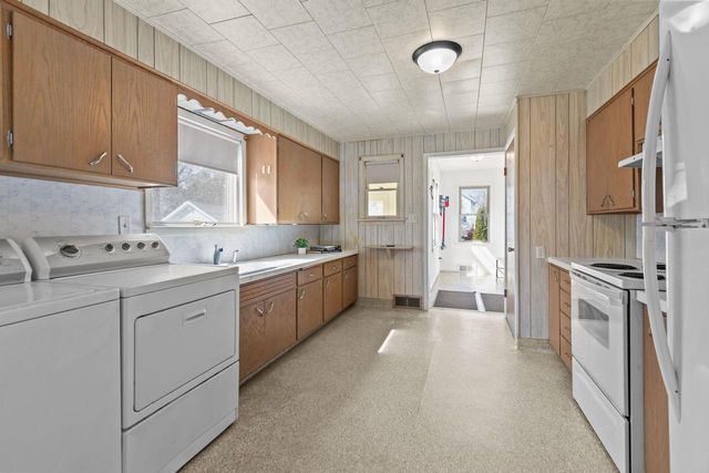 571 GROVE STREET, Neenah, WI 54956