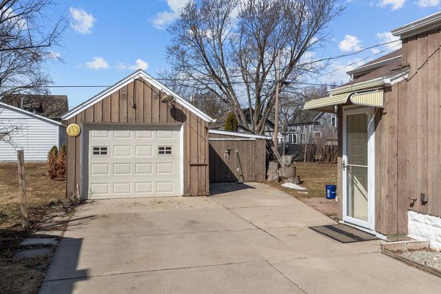 571 GROVE STREET, Neenah, WI 54956