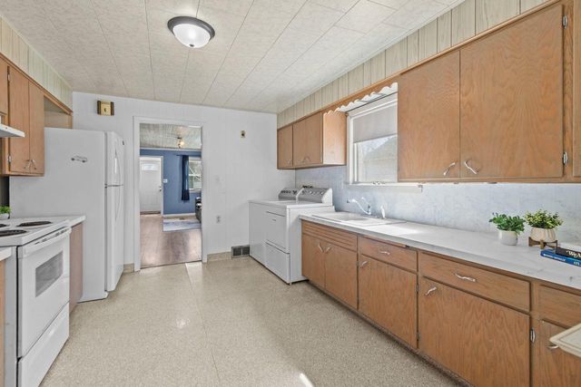 571 GROVE STREET, Neenah, WI 54956