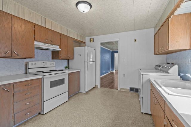 571 GROVE STREET, Neenah, WI 54956