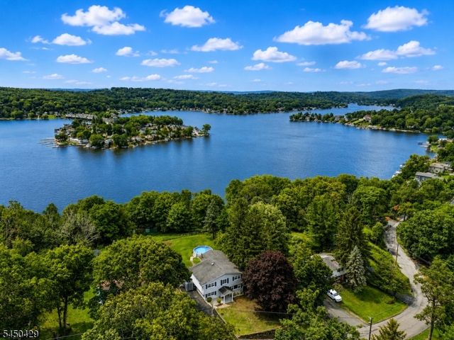 15 Musconetcong Ave, Hopatcong Boro, NJ 07843
