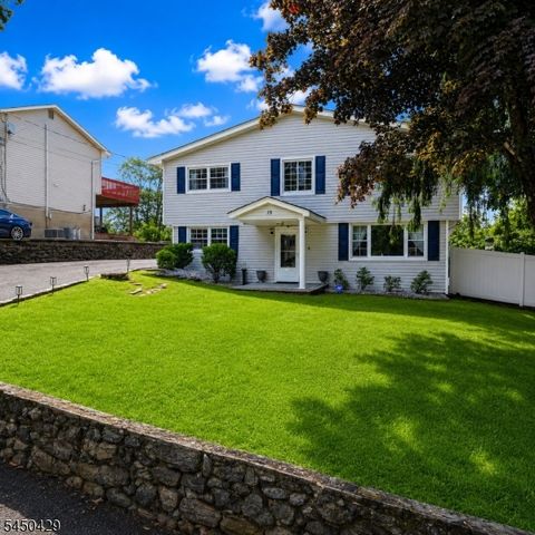 15 Musconetcong Ave, Hopatcong Boro, NJ 07843