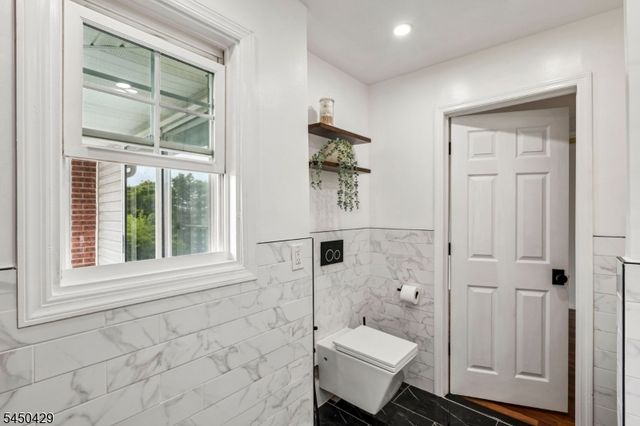 15 Musconetcong Ave, Hopatcong Boro, NJ 07843