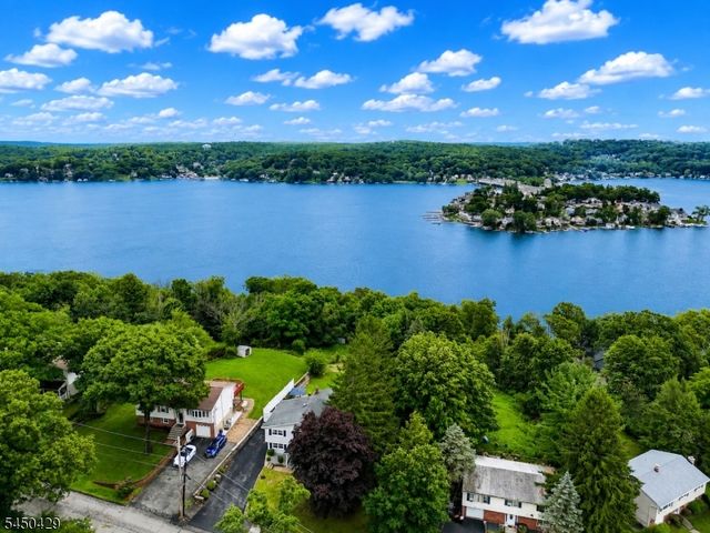 15 Musconetcong Ave, Hopatcong Boro, NJ 07843