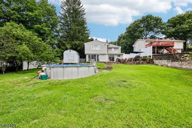 15 Musconetcong Ave, Hopatcong Boro, NJ 07843