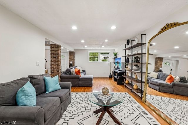 15 Musconetcong Ave, Hopatcong Boro, NJ 07843