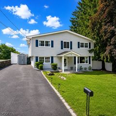 15 Musconetcong Ave, Hopatcong Boro, NJ 07843