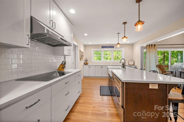 74 Woodlyn Etch Drive, Hendersonville, NC 28792