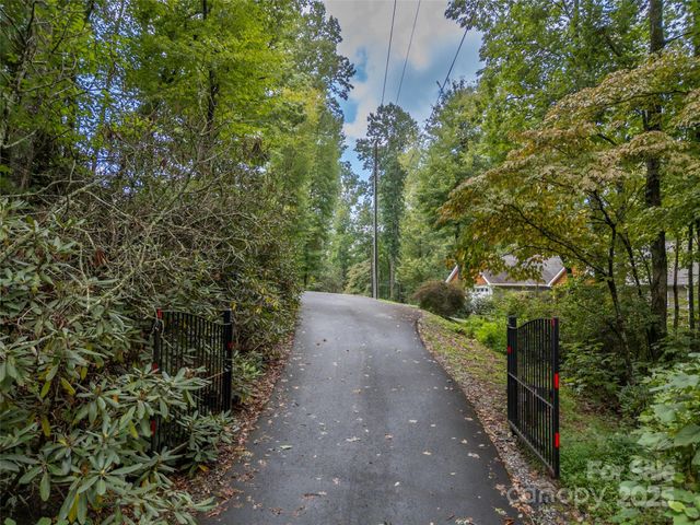 74 Woodlyn Etch Drive, Hendersonville, NC 28792