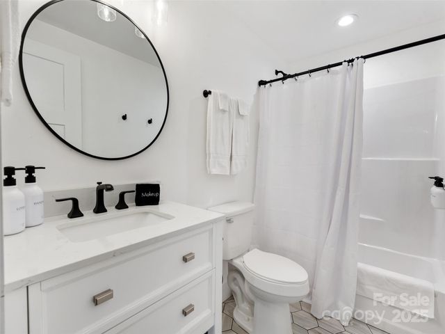 74 Woodlyn Etch Drive, Hendersonville, NC 28792