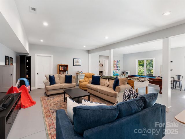 74 Woodlyn Etch Drive, Hendersonville, NC 28792