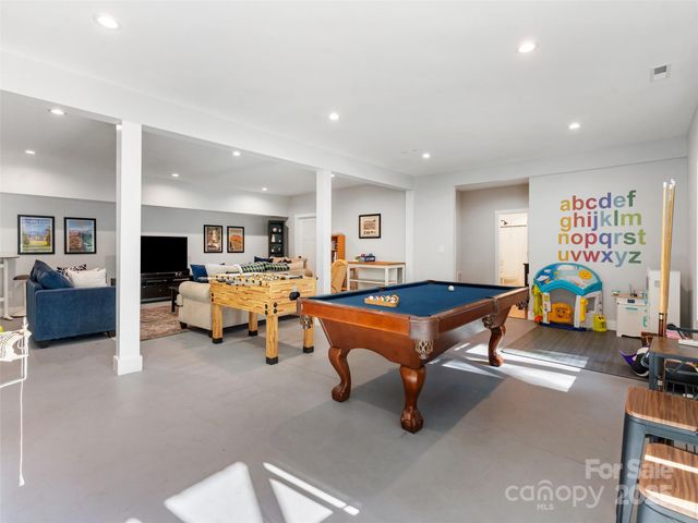 74 Woodlyn Etch Drive, Hendersonville, NC 28792